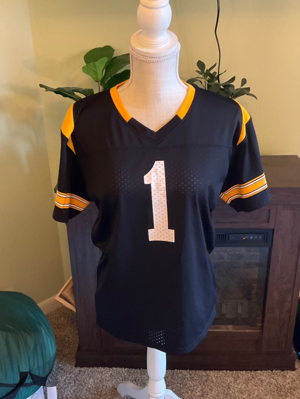 Youth Size Large Iowa Hawkeyes Jersey, Excellent Condition!